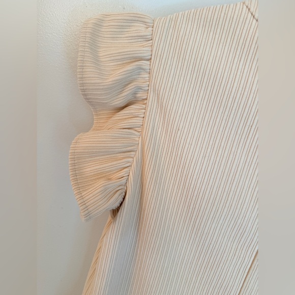 THML Cream V-Neck Shift Dress with Ruffle Sleeves Size Small - Picture 9 of 10